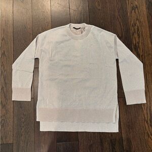 T Tahari Cream Crewneck Sweater Classic Knit Design